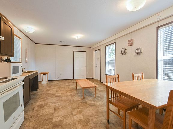 3rd image of 1109 Beltline Rd #D-03
