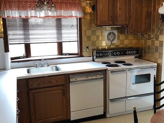 3rd image of 454 N Queens Ave