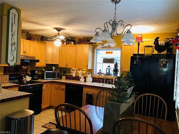 5th image of 368 Karen Dr