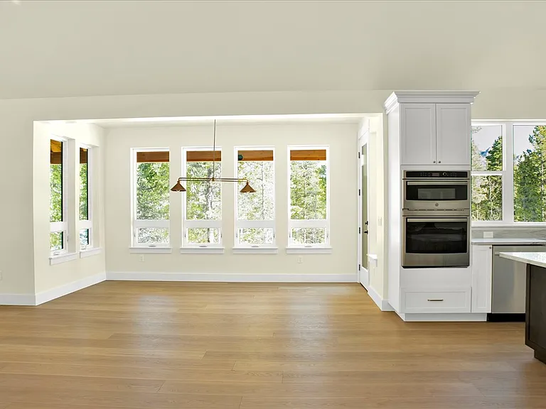 185 Conestoga Rd — Photo 2