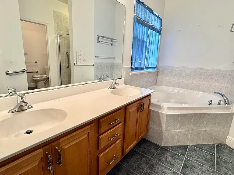 510 SW South Carolina Dr — Photo 25