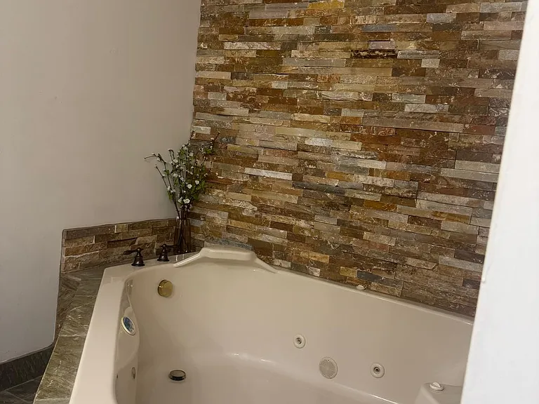 2200 Montego Dr — Photo 11