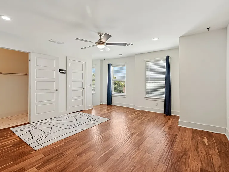 422 N Marlborough Ave — Photo 55