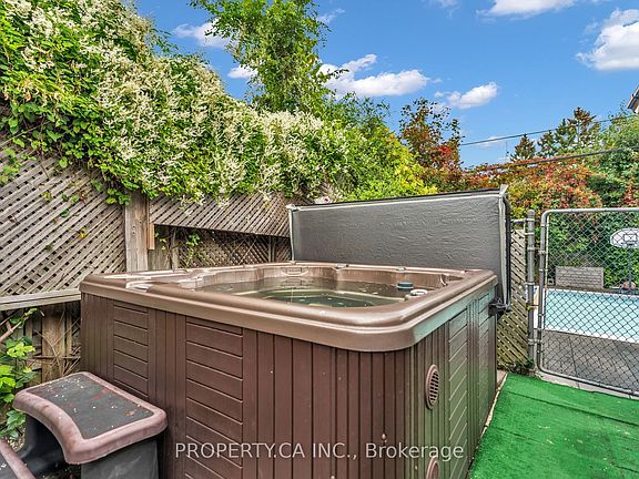 5th image of 833 Krosno Blvd