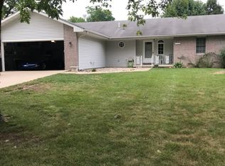 3720 Crestwood Circle Dr, Danville, IL 61832