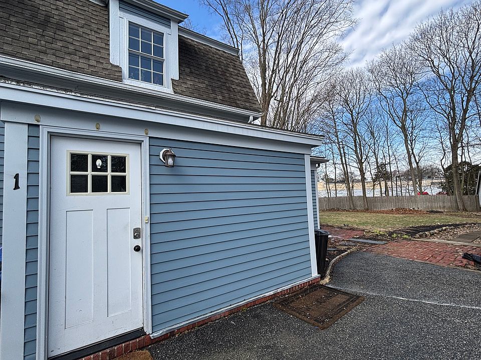 Private entrance to apartment