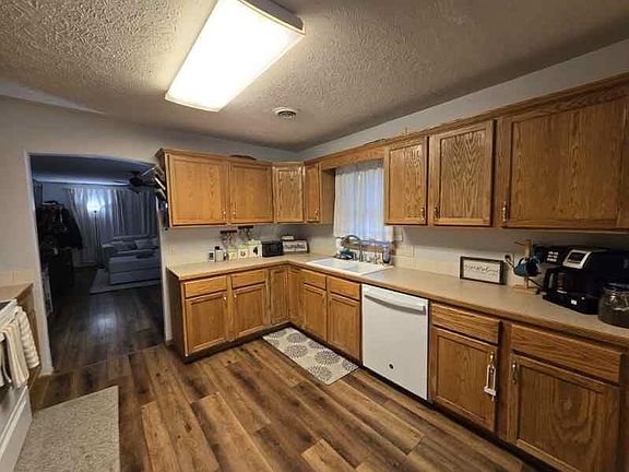 3rd image of 115 E 11th St