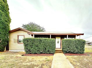 711 NW Avenue I, Seminole, TX 79360