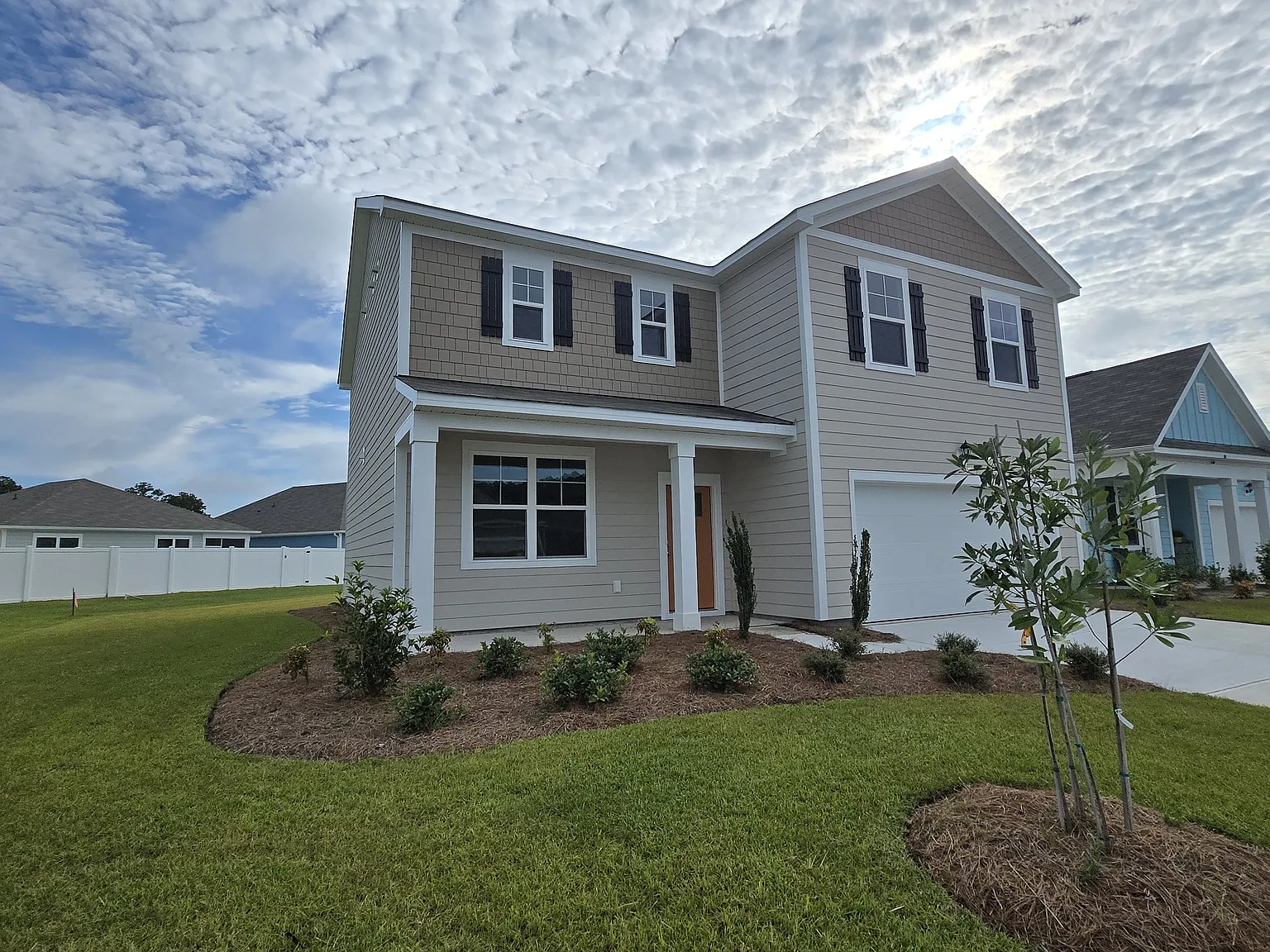 4 bed, 2.5 bath, 2340 sqft, $2,395 — Photo 2