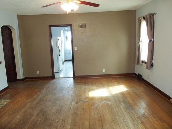 4th image of 1506 Caledonia St