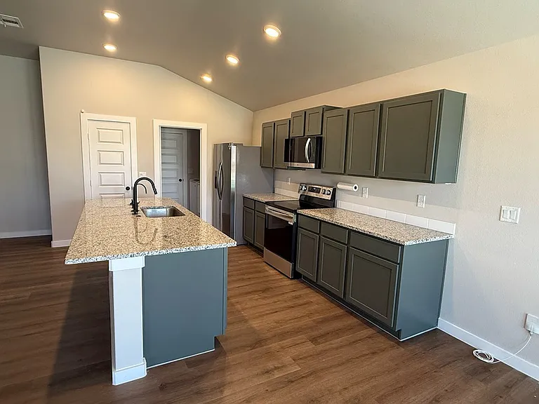 2521 Copperhead Rd — Photo 4