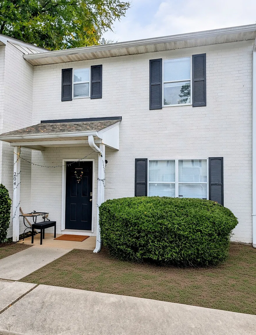 3 bed, 2.5 bath, 1150 sqft, $1,150 — Photo 1