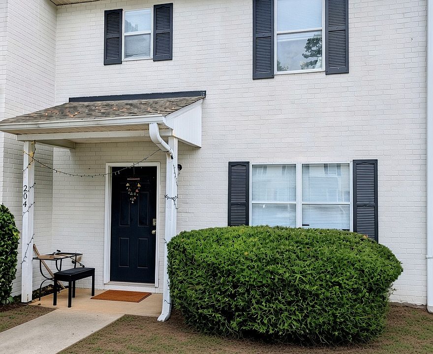 1st image of 204 Paw Path Ln