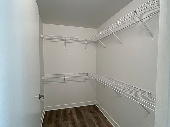 5th image of 729 S Wells St