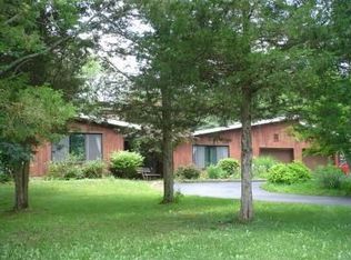 1 Paul Ct, Lebanon, NJ 08833