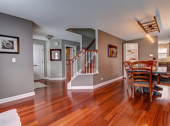 2nd image of 122 N Waterford Dr