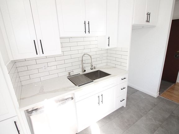 5th image of 1435 E Wilson Ave