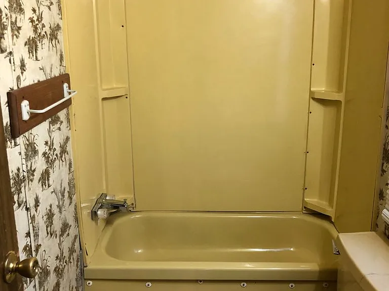 425 Western Hills Dr — Photo 10