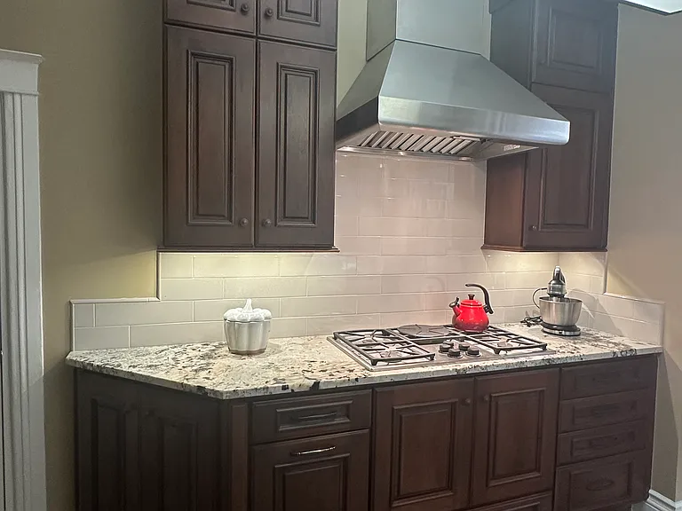 Gas cooktop with vent fan hood