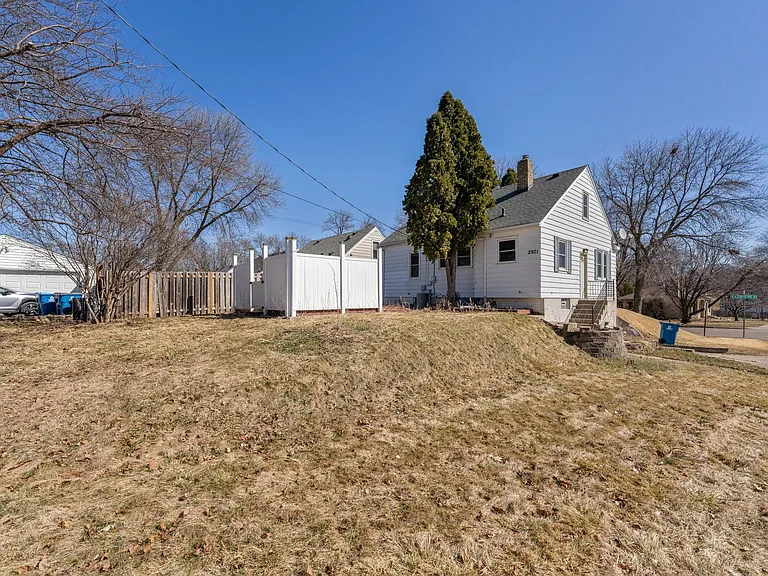 2901 Zenith Ave N — Photo 26