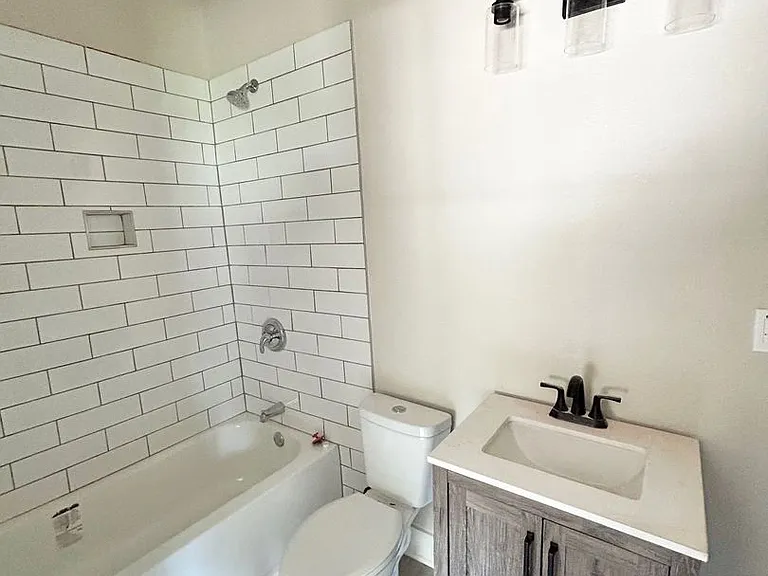 1135 W Ridgewood Ct — Photo 9