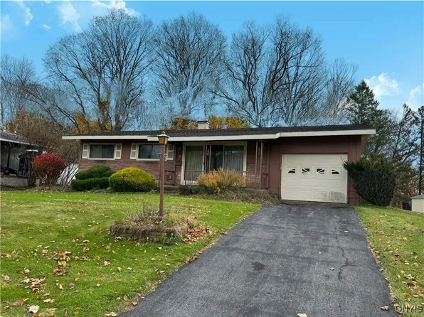 18 Cedarbrook Cres, Whitesboro, NY 13492