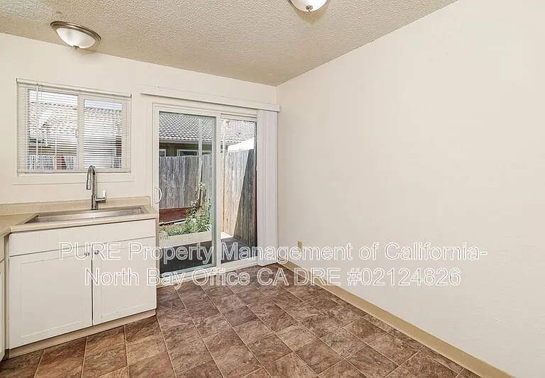 1603 Corby Ave #8 — Photo 5