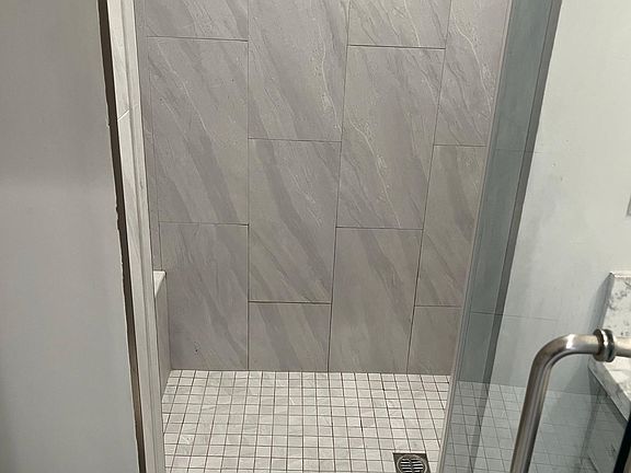 4th image of 1319 W Young St