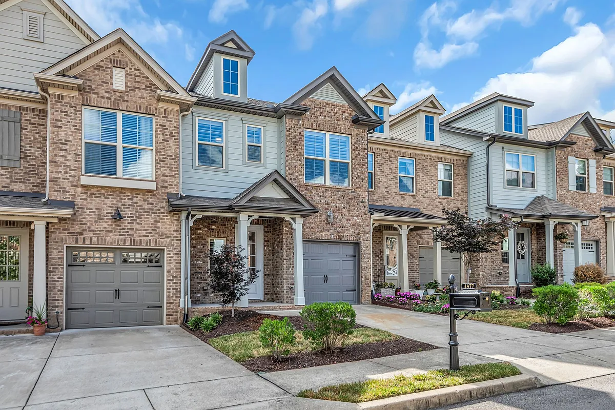 Building Photo - 1477 Channing Dr