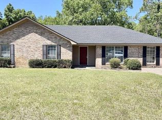 821 Mandarin Dr, Hinesville, GA 31313