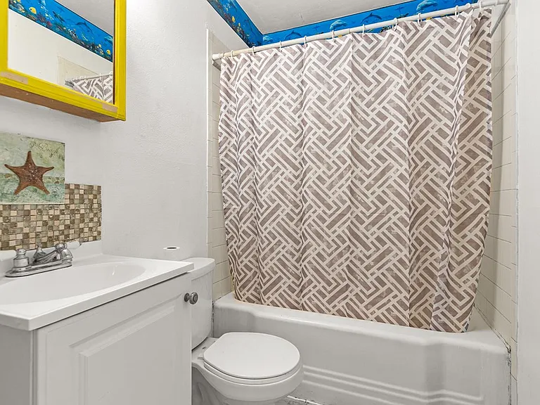 704 S Avenue C — Photo 19