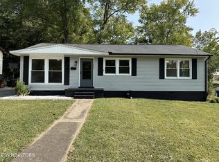 102 Ashland Ln, Oak Ridge, TN 37830