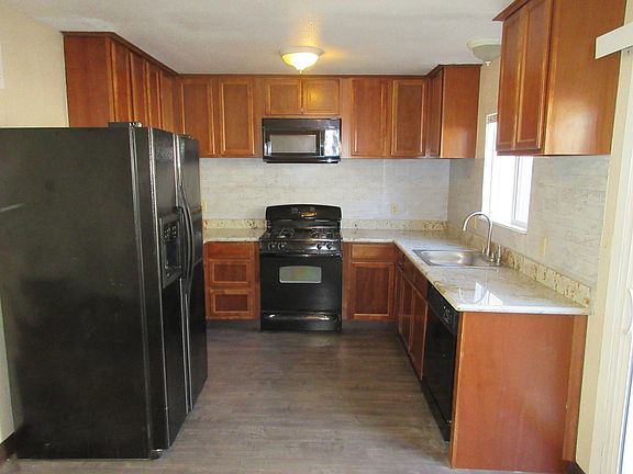 5th image of 205 Talisman Dr APT B