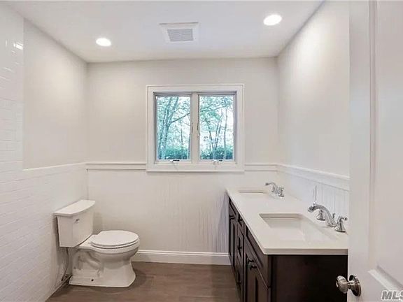 2nd image of 11 Bay View Dr W