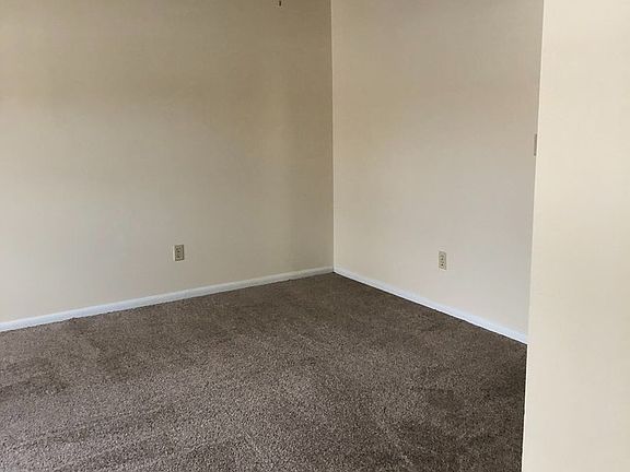 4th image of 273 Maplewood Dr APT 102