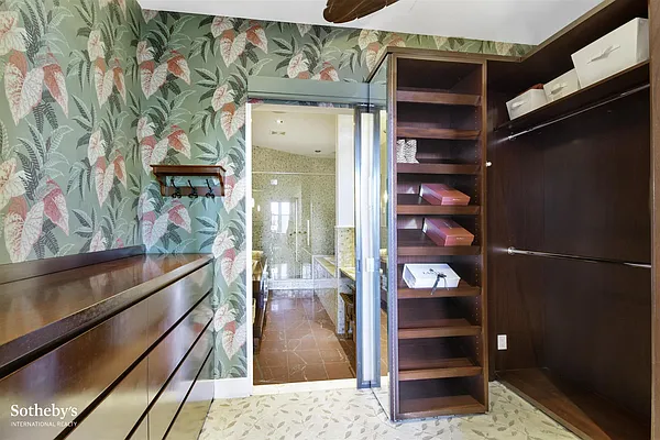 Sold by Sotheby's International Realty | media 9