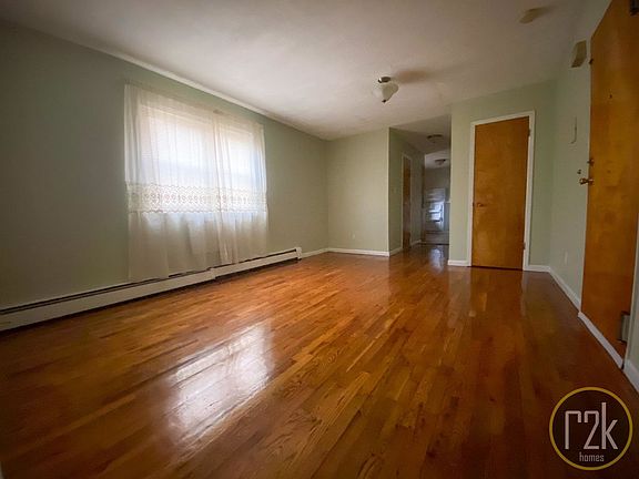 4th image of 31-22 44th St #1L