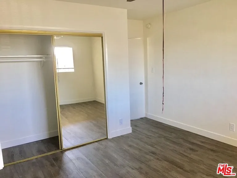 1353 W 36th Pl #3 — Photo 5