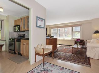 305 E 24th St APT 3R, New York, NY