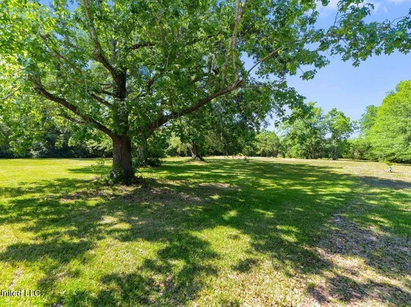 117 Leopold St, Bay Saint Louis, MS 39520