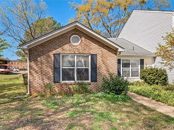 3rd image of 2300 Fairfax Ln