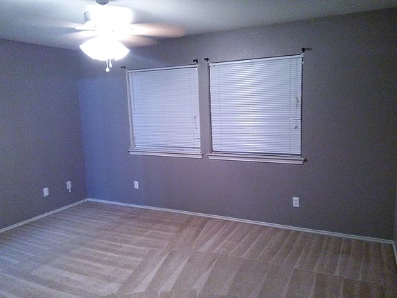 5th image of 307 Mesquite Cir