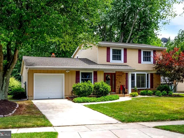 16 Bently Dr, Sewell, NJ 08080