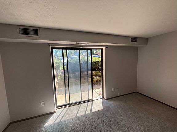 Living room , freshly painted, with carpet professionally cleaned