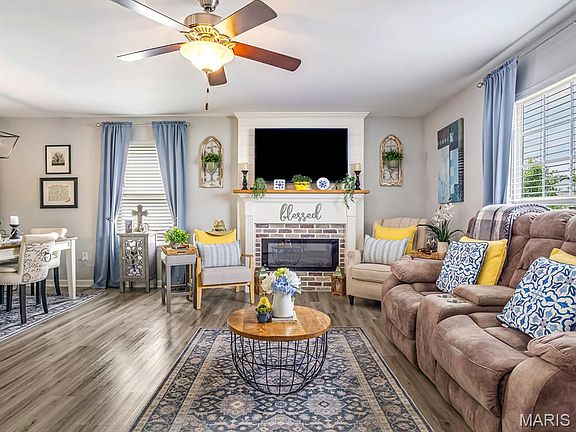 3rd image of 724 Harbor Woods Dr Unit B