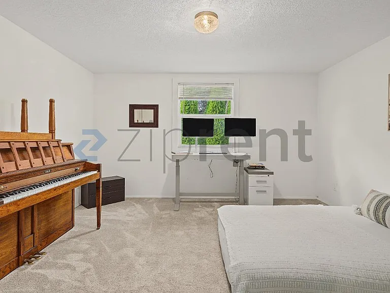 185 E Lincoln St — Photo 21