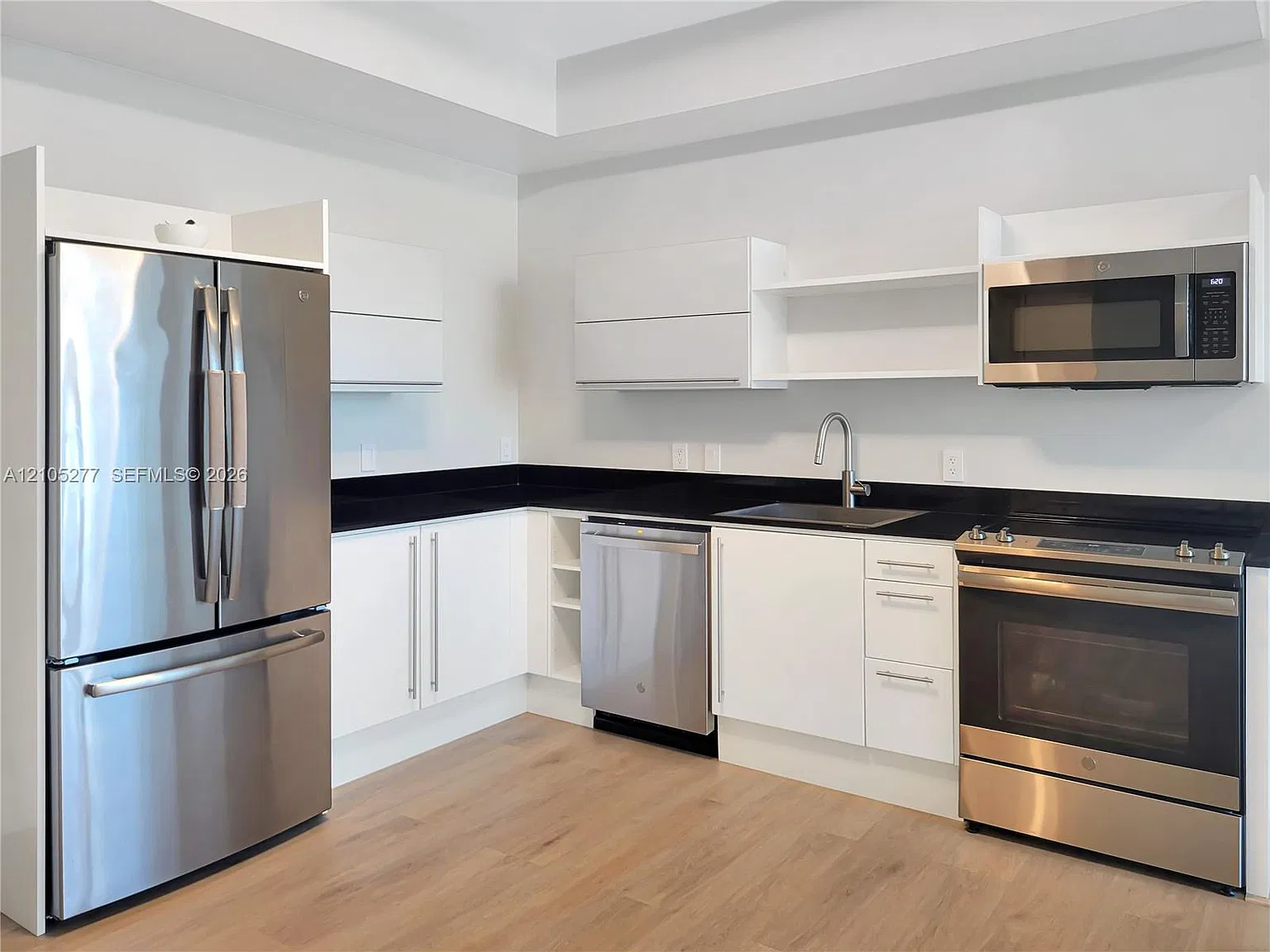 Neo Vertika Condo — Photo 2