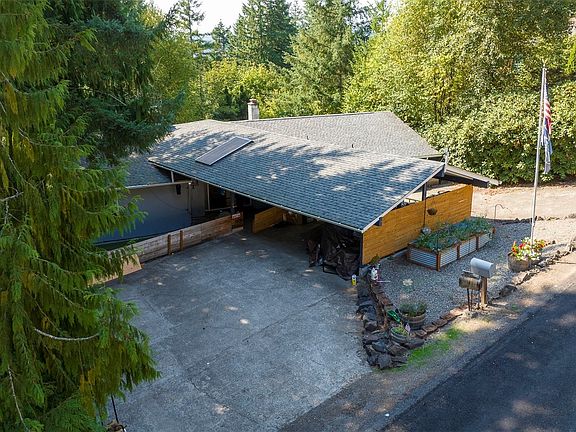 2nd image of 375 SE Hillsdale Avenue