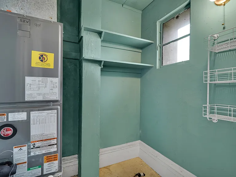 112 E Harris St — Photo 31