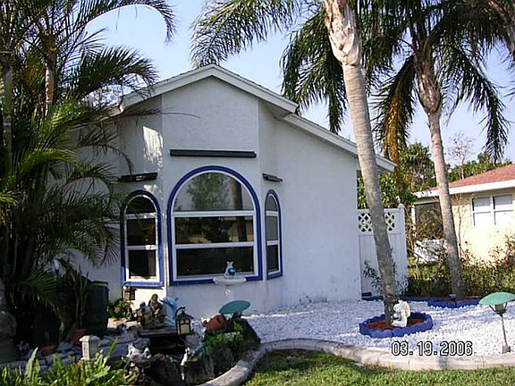 2nd image of 1026 SE Damask Ave